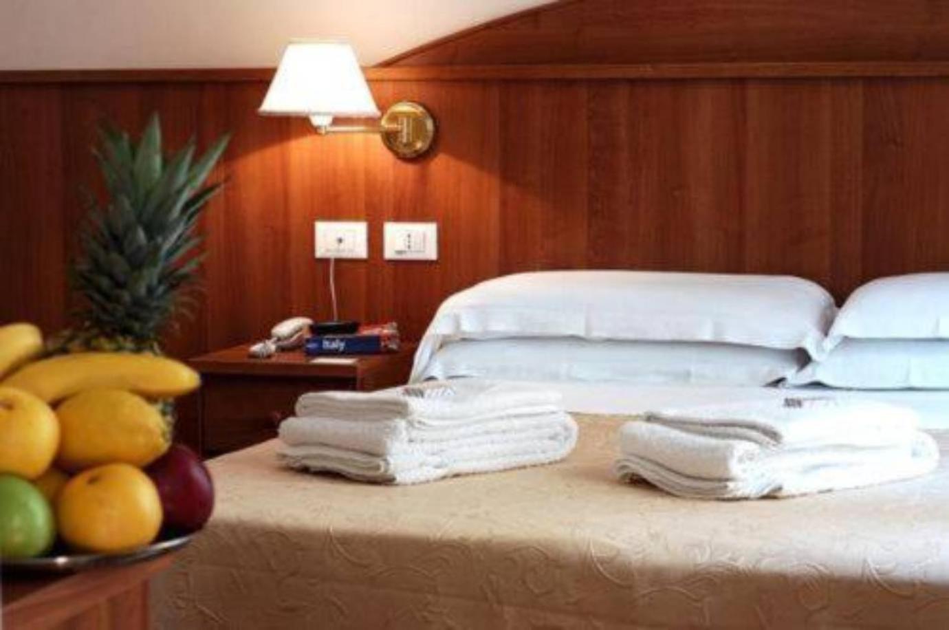 Nahid Accommodation Рим Екстер'єр фото