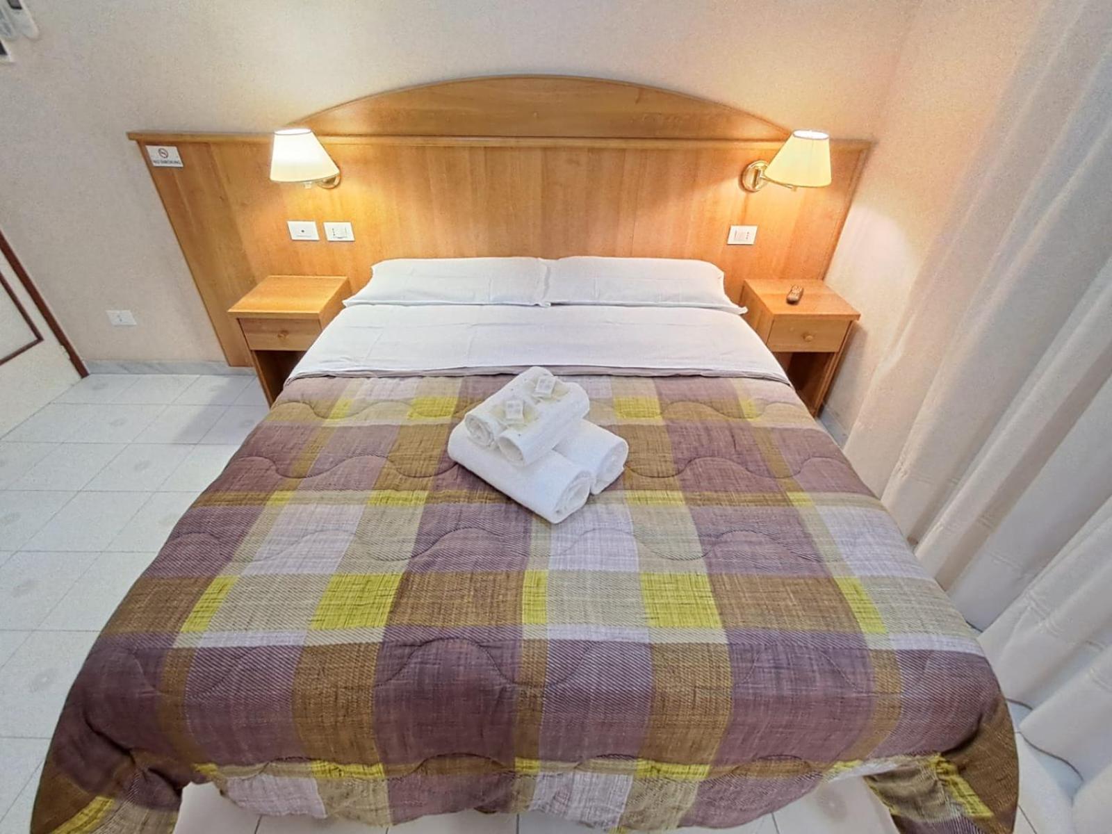 Nahid Accommodation Рим Екстер'єр фото
