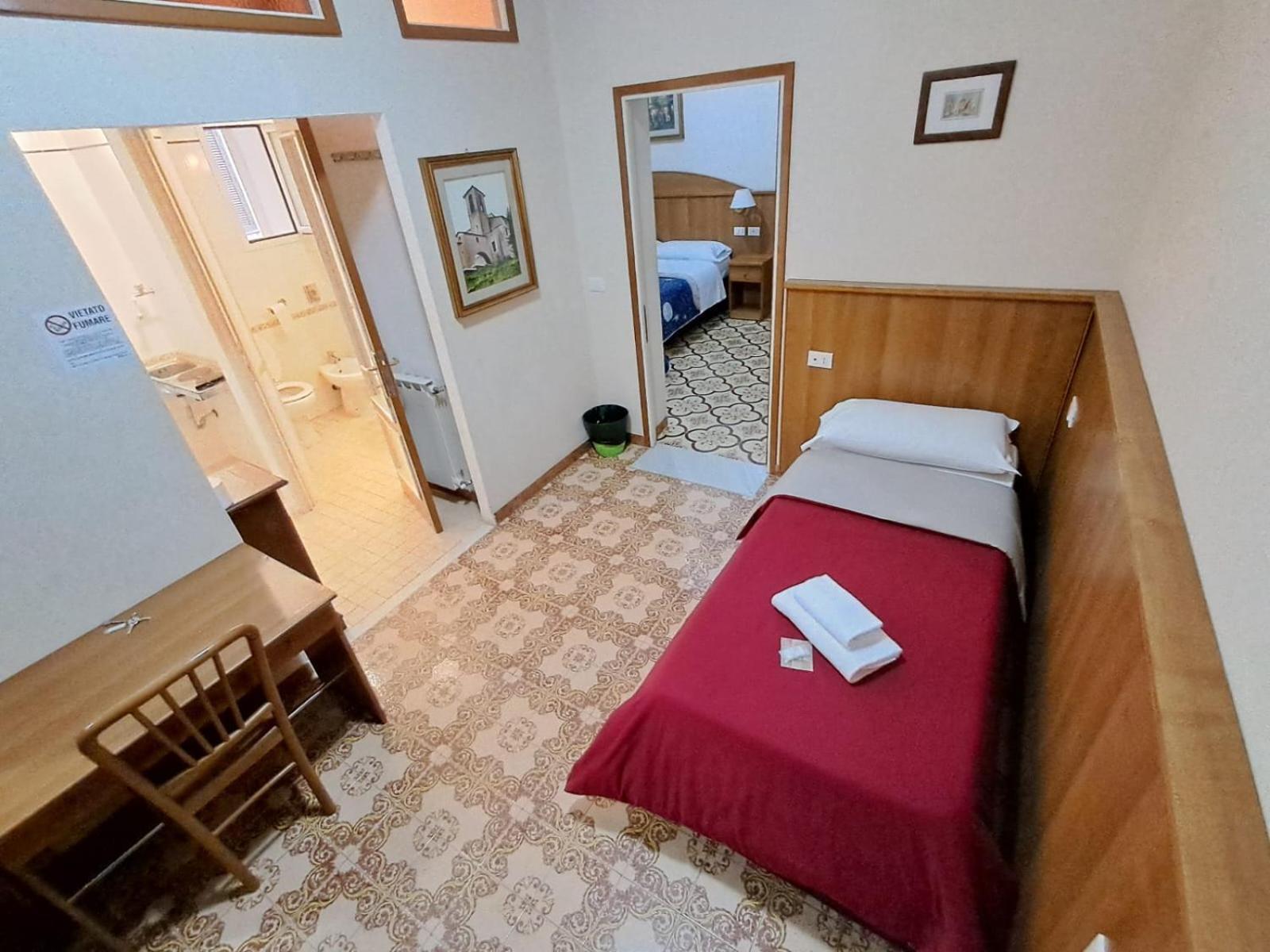 Nahid Accommodation Рим Екстер'єр фото